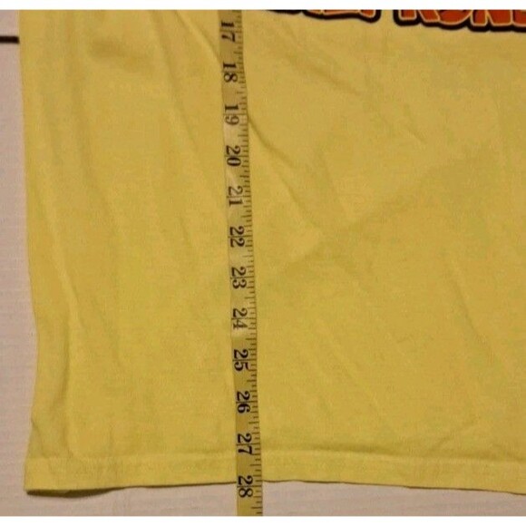 Donkey Kong Men’s Large Yellow Nintendo T-Shirt Sitting on Barrels Graphic Tee - Picture 6 of 6